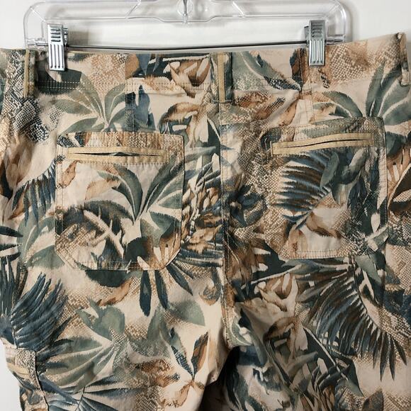 Chico's Women's Palm Patterned Capri Roll-Cuff Stretch Waist Pants 2 (U.S. 12) - Picture 7 of 9